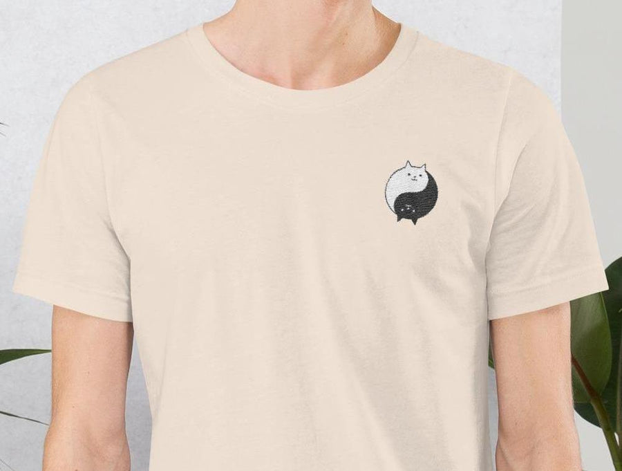 Brodeerattu Yin n' Yang Kisu T-Paita